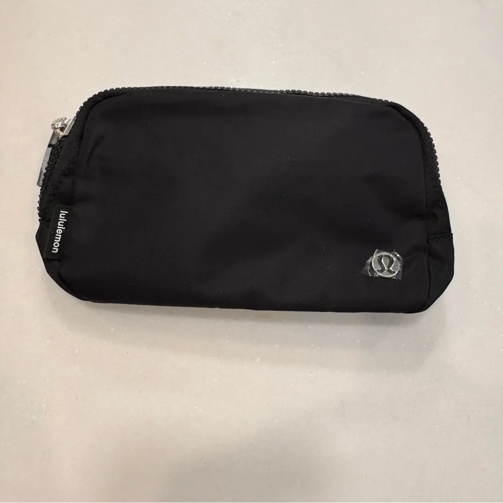 NEW LULULEMON Everywhere Belt Bag Black NWT Black & White Adjustable Strap